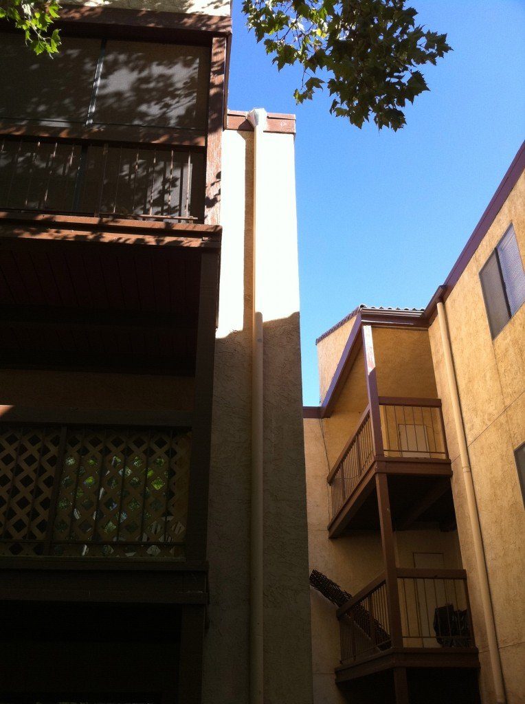 Commercial building in Reno with heavy-gauge gutter system